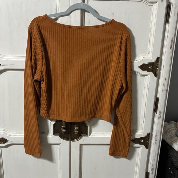 SHEIN Rust Ribbed V-Neck Crop Top - Picture 3 of 3